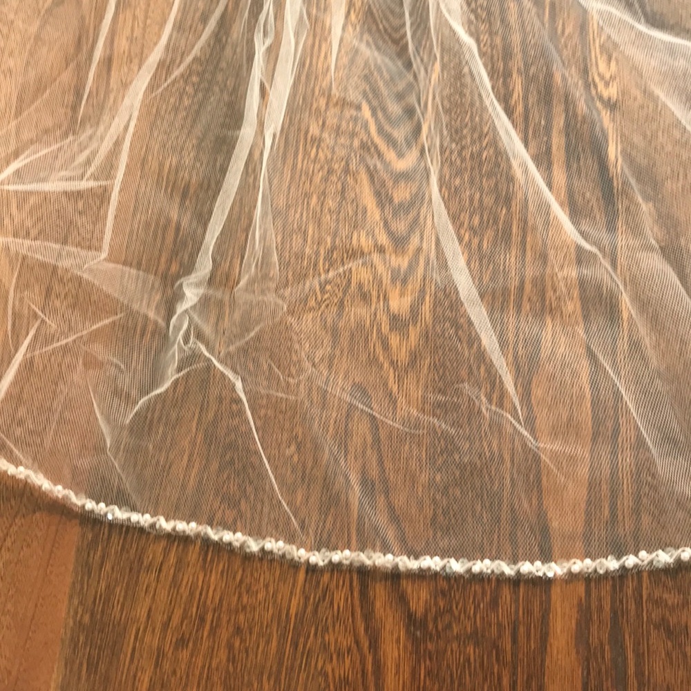 Bridal veil with headband and comb - Picture 4 of 4